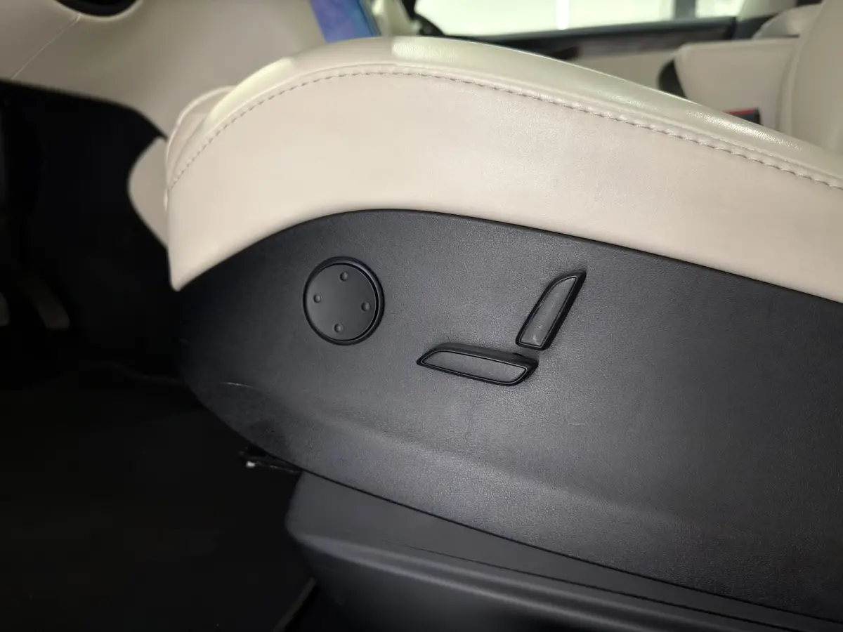75D Base | Trekhaak | Keyless | Luxe Leder interieur |