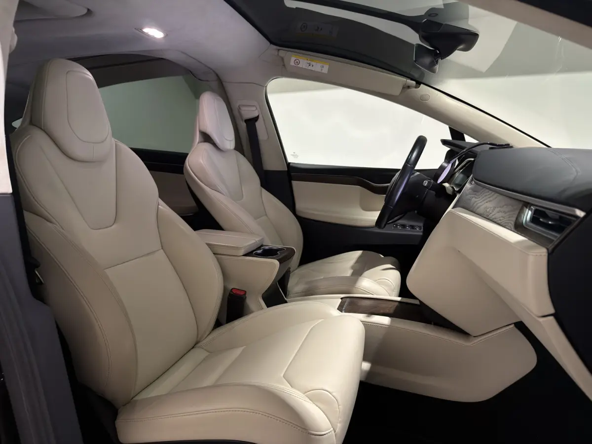 75D Base | Trekhaak | Keyless | Luxe Leder interieur |