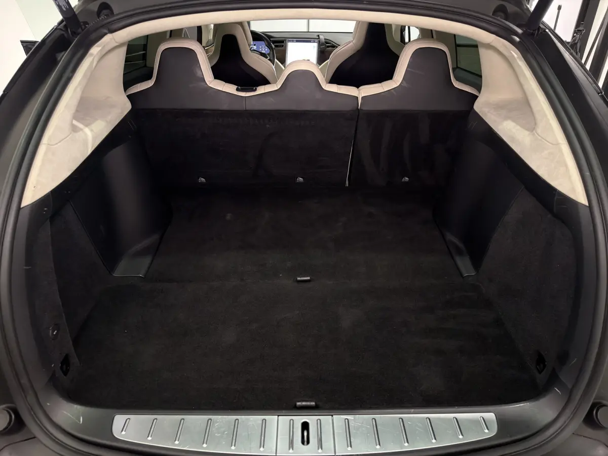 75D Base | Trekhaak | Keyless | Luxe Leder interieur |