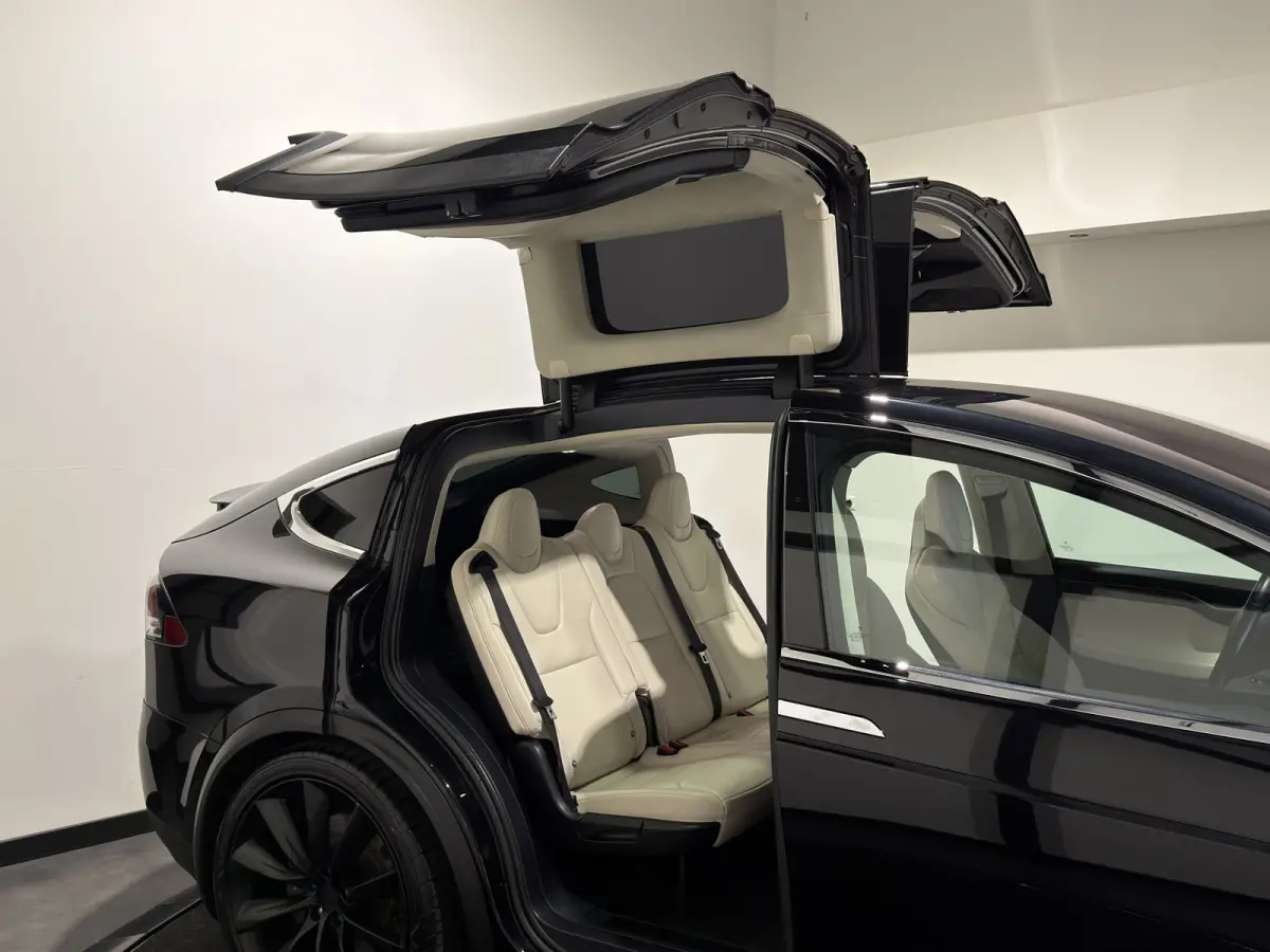 75D Base | Trekhaak | Keyless | Luxe Leder interieur |