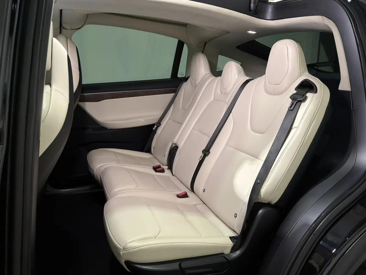 75D Base | Trekhaak | Keyless | Luxe Leder interieur |