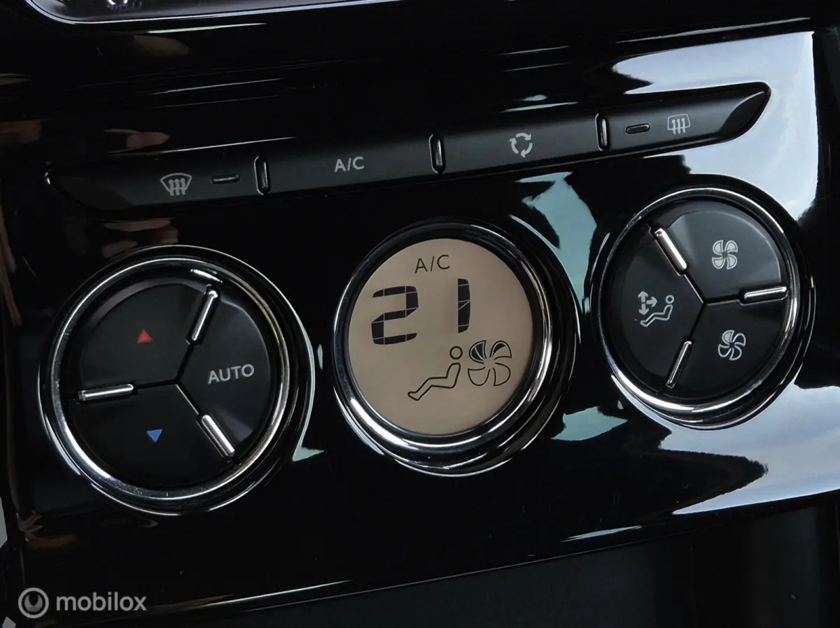 1.2 PURETECH CONNECTED CHIC AUTOMAAT/LED/CAMERA/TREKHAAK/CARPLAY