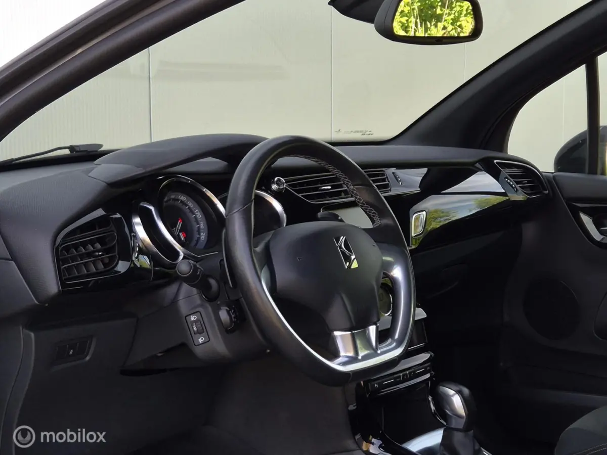 1.2 PURETECH CONNECTED CHIC AUTOMAAT/LED/CAMERA/TREKHAAK/CARPLAY