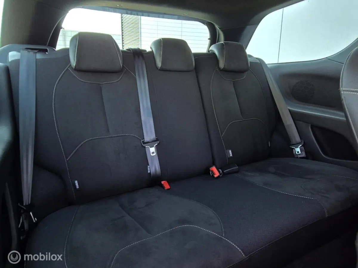 1.2 PURETECH CONNECTED CHIC AUTOMAAT/LED/CAMERA/TREKHAAK/CARPLAY
