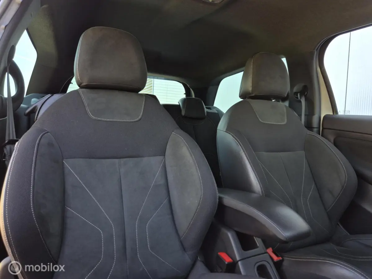 1.2 PURETECH CONNECTED CHIC AUTOMAAT/LED/CAMERA/TREKHAAK/CARPLAY