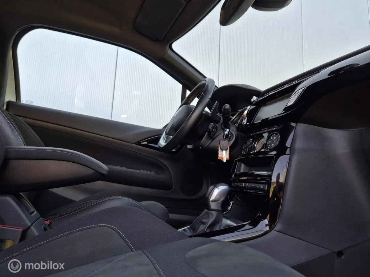 1.2 PURETECH CONNECTED CHIC AUTOMAAT/LED/CAMERA/TREKHAAK/CARPLAY