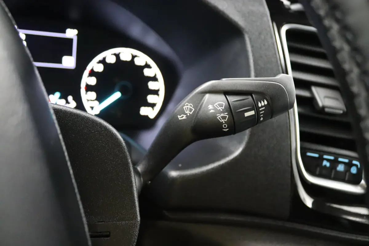 300 2.0 TDCI L2H1 Limited Automaat | Laadruimte Pakket | Navigatie | Stoelverwarming | Lichtmetalen Velgen | Camera | CarPlay/Android Auto