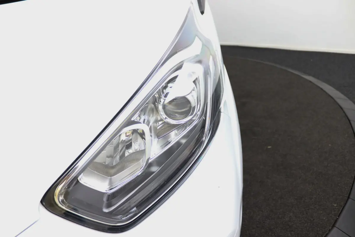 300 2.0 TDCI L2H1 Limited Automaat | Laadruimte Pakket | Navigatie | Stoelverwarming | Lichtmetalen Velgen | Camera | CarPlay/Android Auto