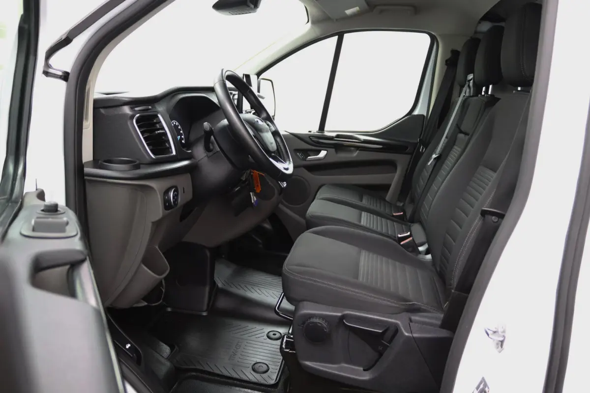 300 2.0 TDCI L2H1 Limited Automaat | Laadruimte Pakket | Navigatie | Stoelverwarming | Lichtmetalen Velgen | Camera | CarPlay/Android Auto