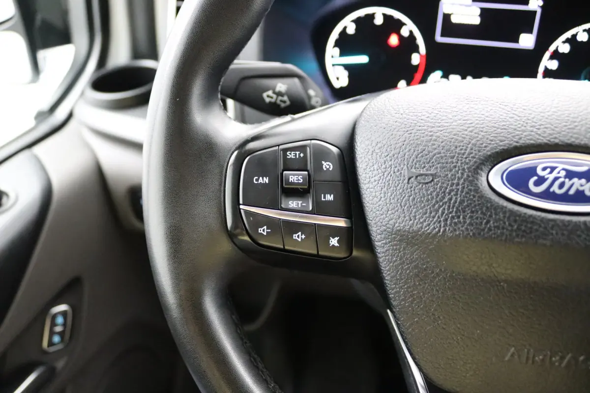 300 2.0 TDCI L2H1 Limited Automaat | Laadruimte Pakket | Navigatie | Stoelverwarming | Lichtmetalen Velgen | Camera | CarPlay/Android Auto