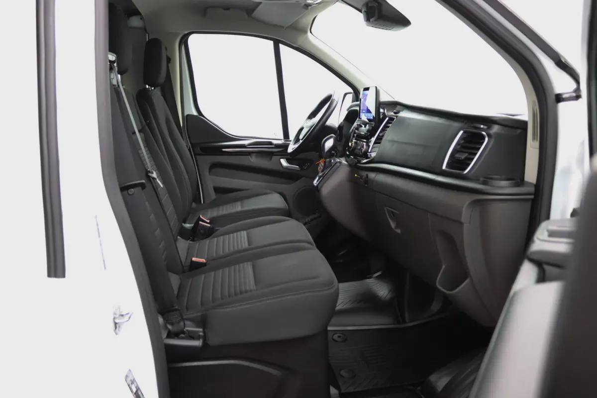 300 2.0 TDCI L2H1 Limited Automaat | Laadruimte Pakket | Navigatie | Stoelverwarming | Lichtmetalen Velgen | Camera | CarPlay/Android Auto