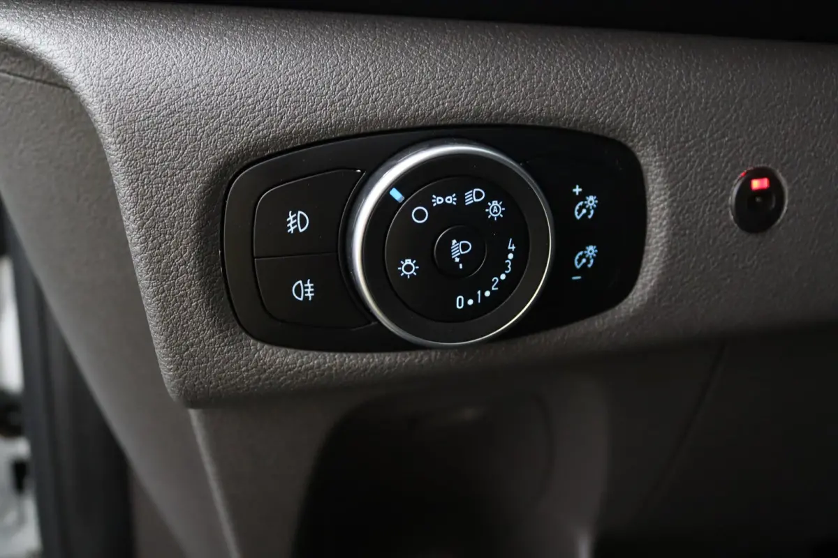 300 2.0 TDCI L2H1 Limited Automaat | Laadruimte Pakket | Navigatie | Stoelverwarming | Lichtmetalen Velgen | Camera | CarPlay/Android Auto