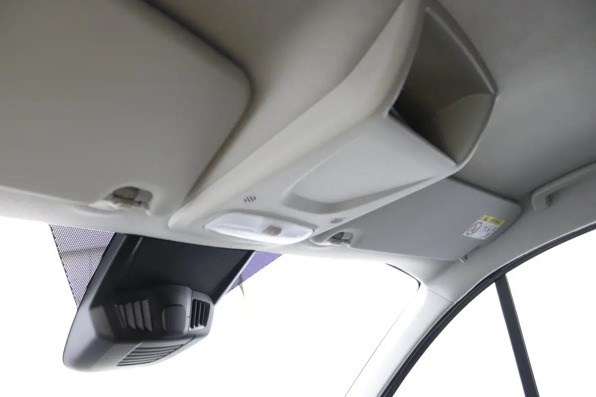300 2.0 TDCI L2H1 Limited Automaat | Laadruimte Pakket | Navigatie | Stoelverwarming | Lichtmetalen Velgen | Camera | CarPlay/Android Auto