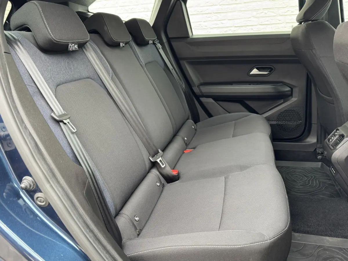 1.8 Hybrid 155 Expression 360 Camera Navi clima stoel/stuur verw. Carplay Fabrieksgarantie t/m 09-2028