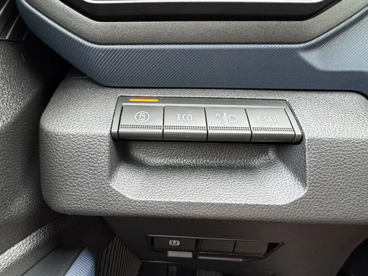 1.8 Hybrid 155 Expression 360 Camera Navi clima stoel/stuur verw. Carplay Fabrieksgarantie t/m 09-2028