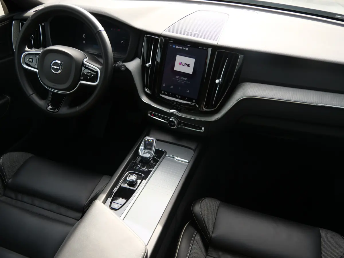 2.0 T6 350Pk Plug-in hybrid AWD Plus Dark Pano-dak / Adaptive Cruise / 360 Camera / Winterpakket