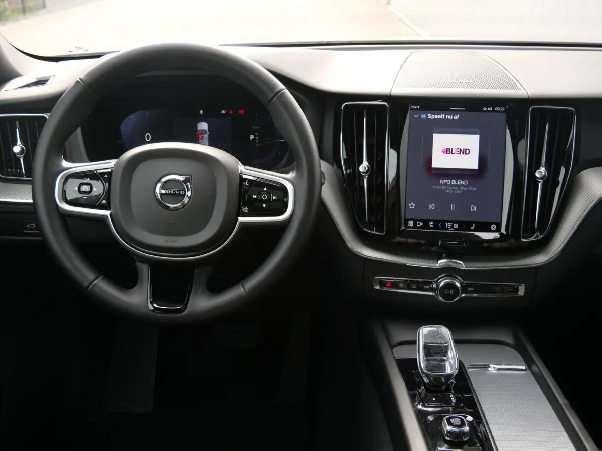 2.0 T6 350Pk Plug-in hybrid AWD Plus Dark Pano-dak / Adaptive Cruise / 360 Camera / Winterpakket