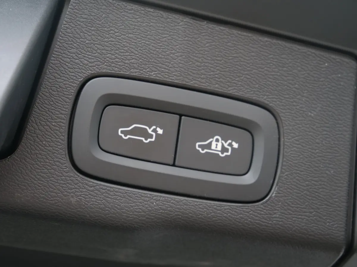 2.0 T6 350Pk Plug-in hybrid AWD Plus Dark Pano-dak / Adaptive Cruise / 360 Camera / Winterpakket