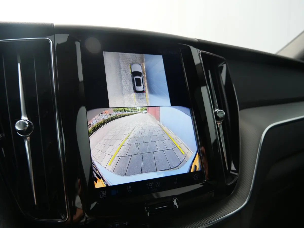 2.0 T6 350Pk Plug-in hybrid AWD Plus Dark Pano-dak / Adaptive Cruise / 360 Camera / Winterpakket