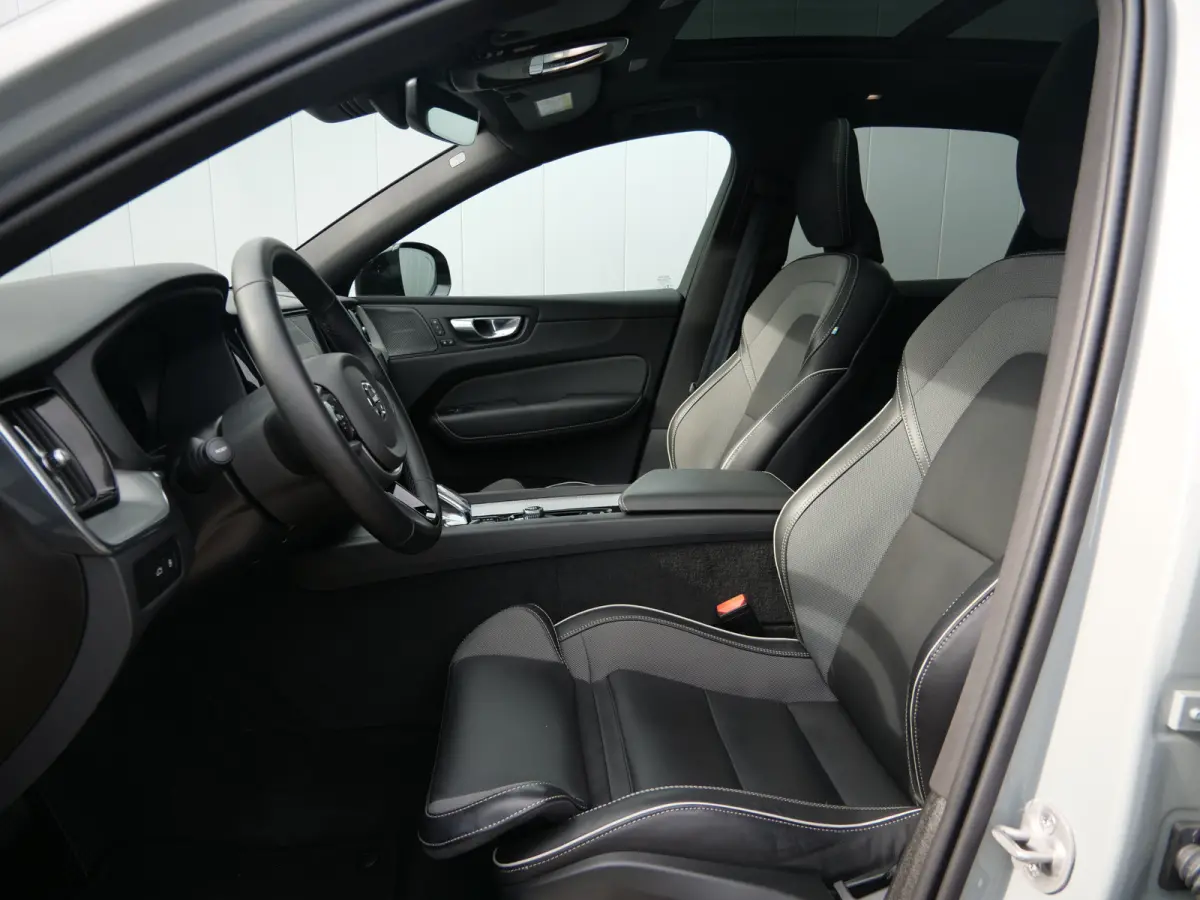 2.0 T6 350Pk Plug-in hybrid AWD Plus Dark Pano-dak / Adaptive Cruise / 360 Camera / Winterpakket
