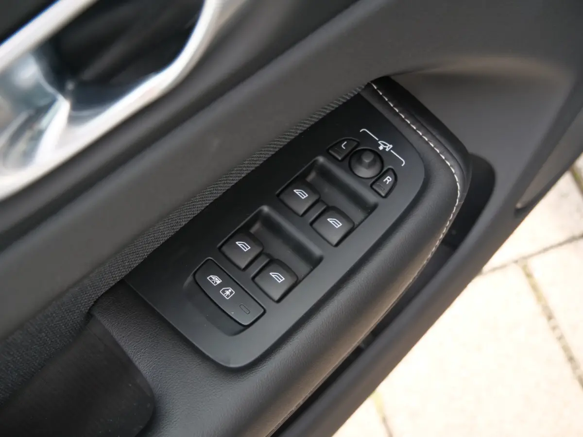 2.0 T6 350Pk Plug-in hybrid AWD Plus Dark Pano-dak / Adaptive Cruise / 360 Camera / Winterpakket