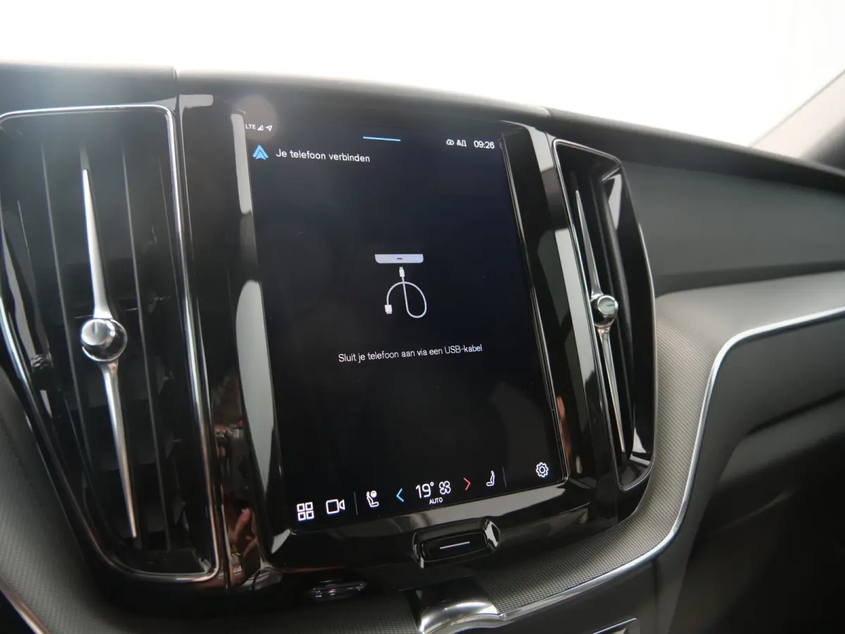 2.0 T6 350Pk Plug-in hybrid AWD Plus Dark Pano-dak / Adaptive Cruise / 360 Camera / Winterpakket