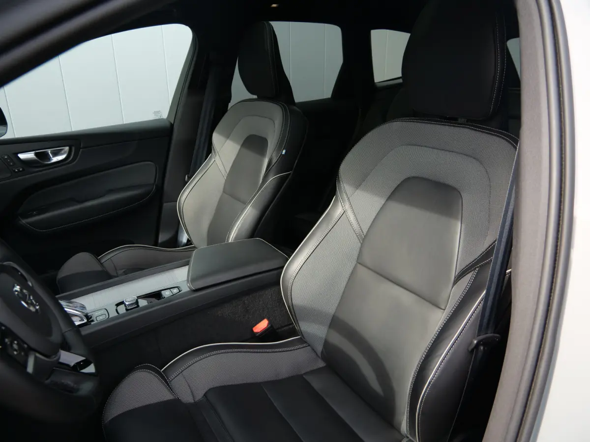 2.0 T6 350Pk Plug-in hybrid AWD Plus Dark Pano-dak / Adaptive Cruise / 360 Camera / Winterpakket