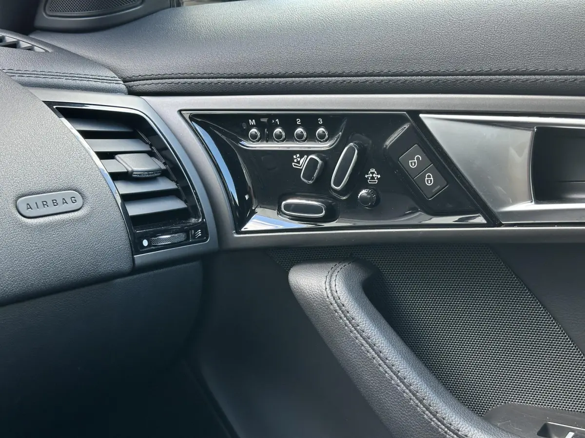 3.0 V6 | Sportuitlaat/Navi/Camera/Geh.Stoel/Stoelverw.