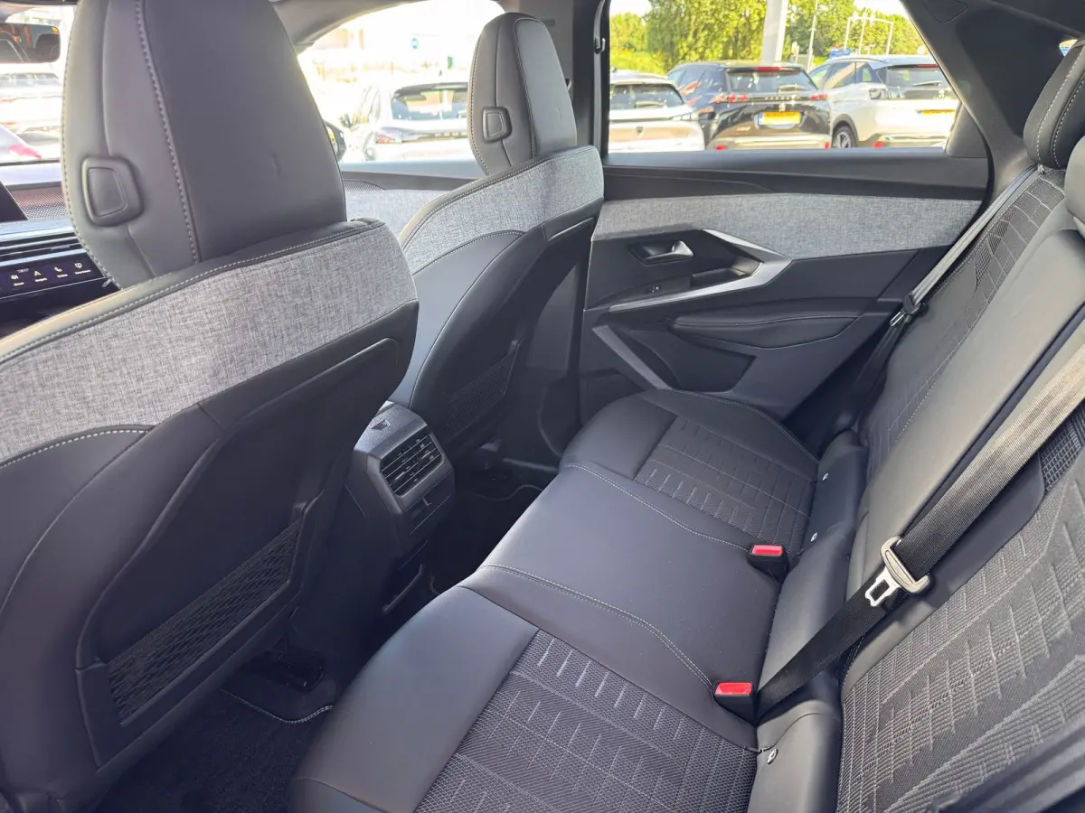 1.2 Hybrid 145PK GT Automaat | Stoel + Stuurverwarming | Camera | Elektrische Achterklep | Apple Carplay / Android Auto (Draadloos) | Navigatie | Sfeerverlichting | Keyless | | Cruise contro
