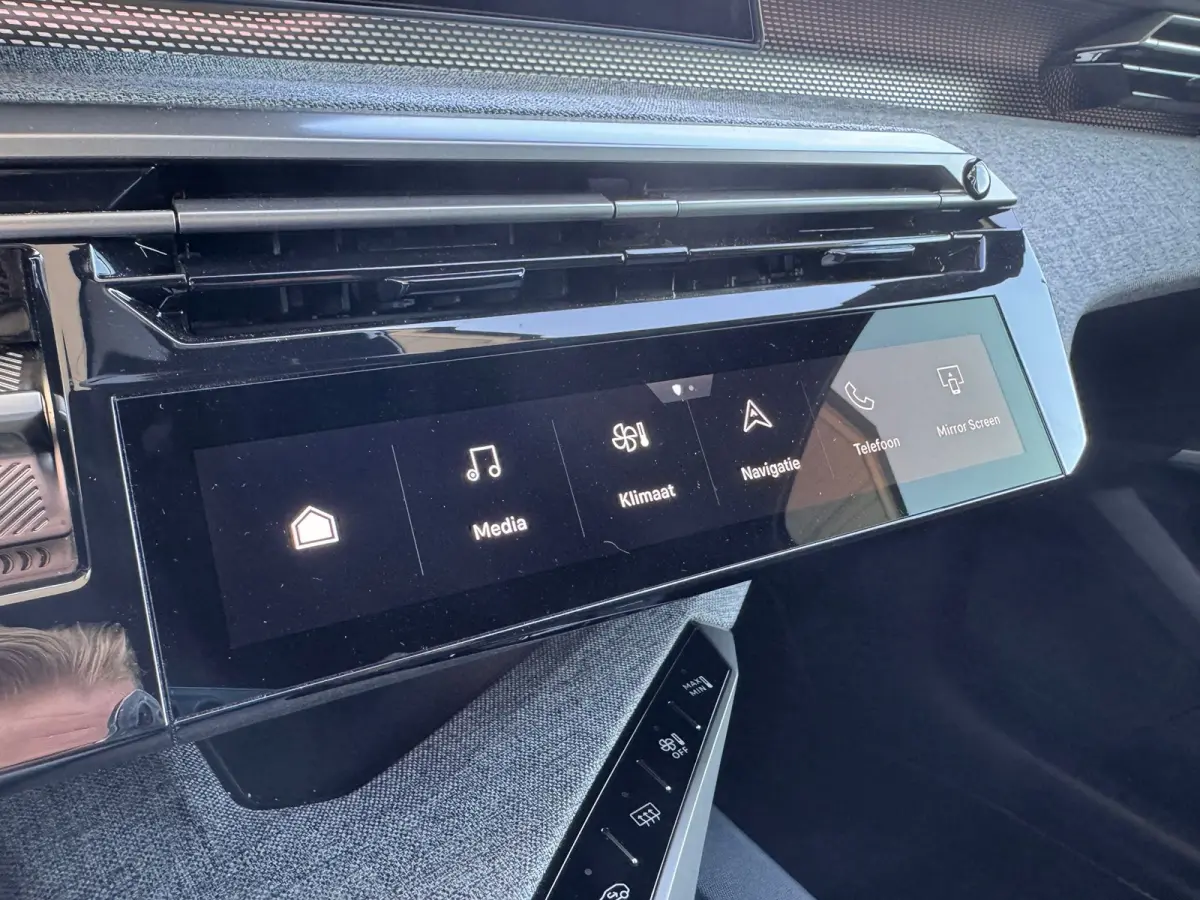 1.2 Hybrid 145PK GT Automaat | Stoel + Stuurverwarming | Camera | Elektrische Achterklep | Apple Carplay / Android Auto (Draadloos) | Navigatie | Sfeerverlichting | Keyless | | Cruise contro