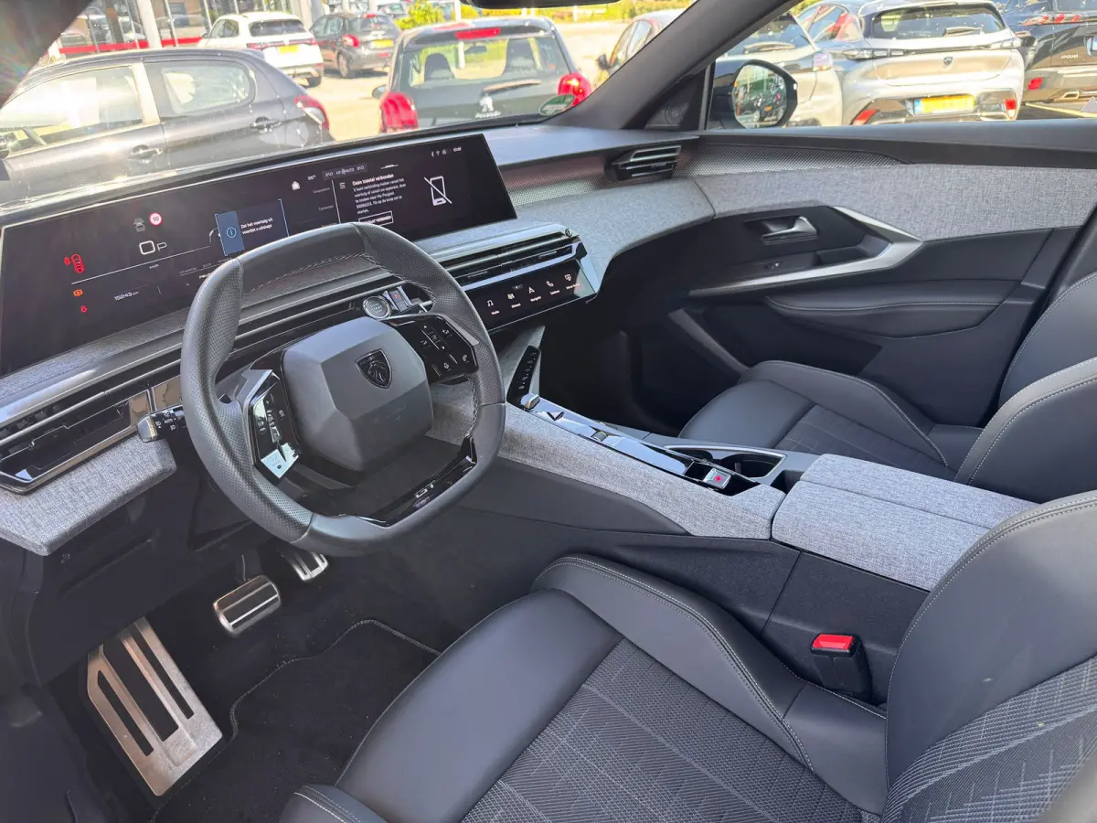 1.2 Hybrid 145PK GT Automaat | Stoel + Stuurverwarming | Camera | Elektrische Achterklep | Apple Carplay / Android Auto (Draadloos) | Navigatie | Sfeerverlichting | Keyless | | Cruise contro