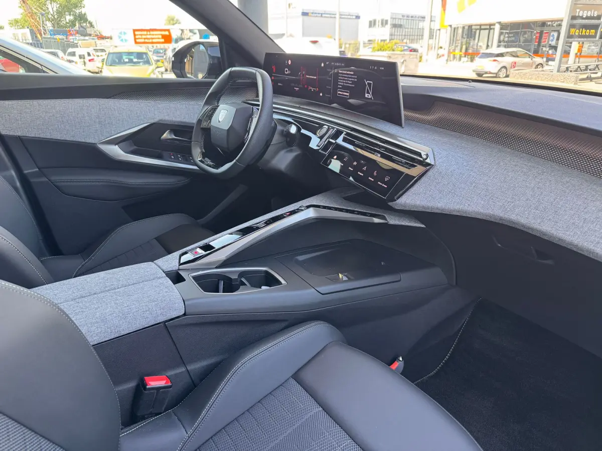 1.2 Hybrid 145PK GT Automaat | Stoel + Stuurverwarming | Camera | Elektrische Achterklep | Apple Carplay / Android Auto (Draadloos) | Navigatie | Sfeerverlichting | Keyless | | Cruise contro