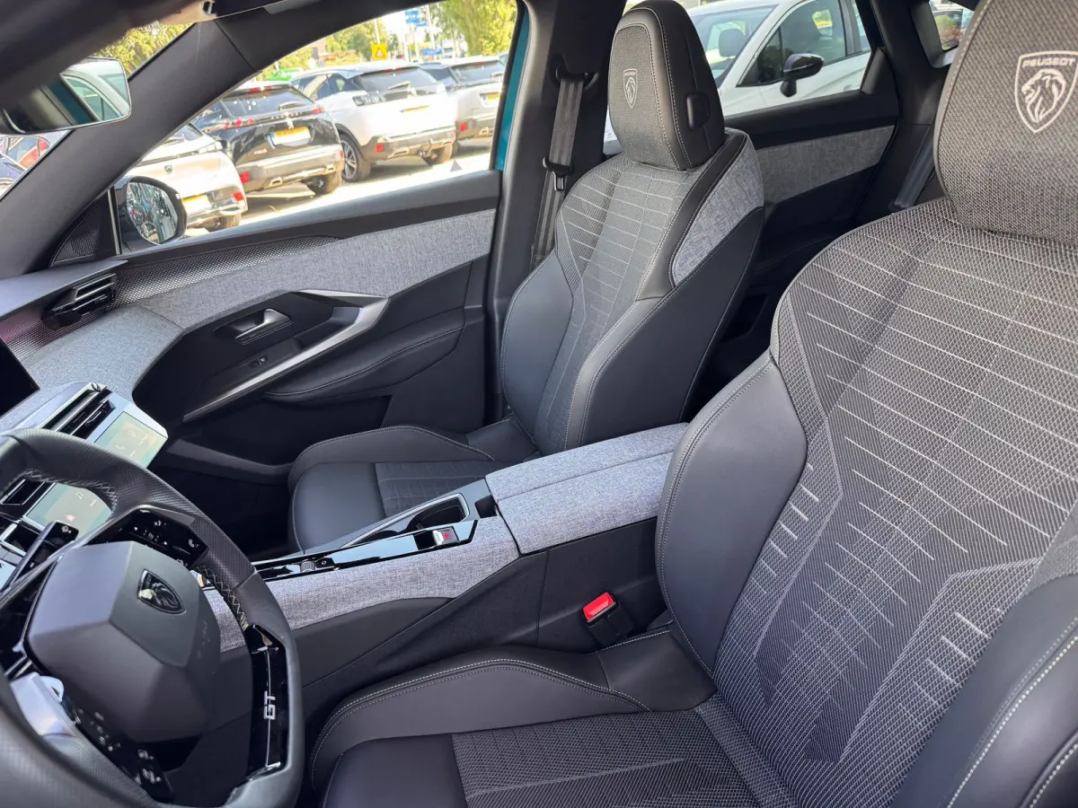 1.2 Hybrid 145PK GT Automaat | Stoel + Stuurverwarming | Camera | Elektrische Achterklep | Apple Carplay / Android Auto (Draadloos) | Navigatie | Sfeerverlichting | Keyless | | Cruise contro