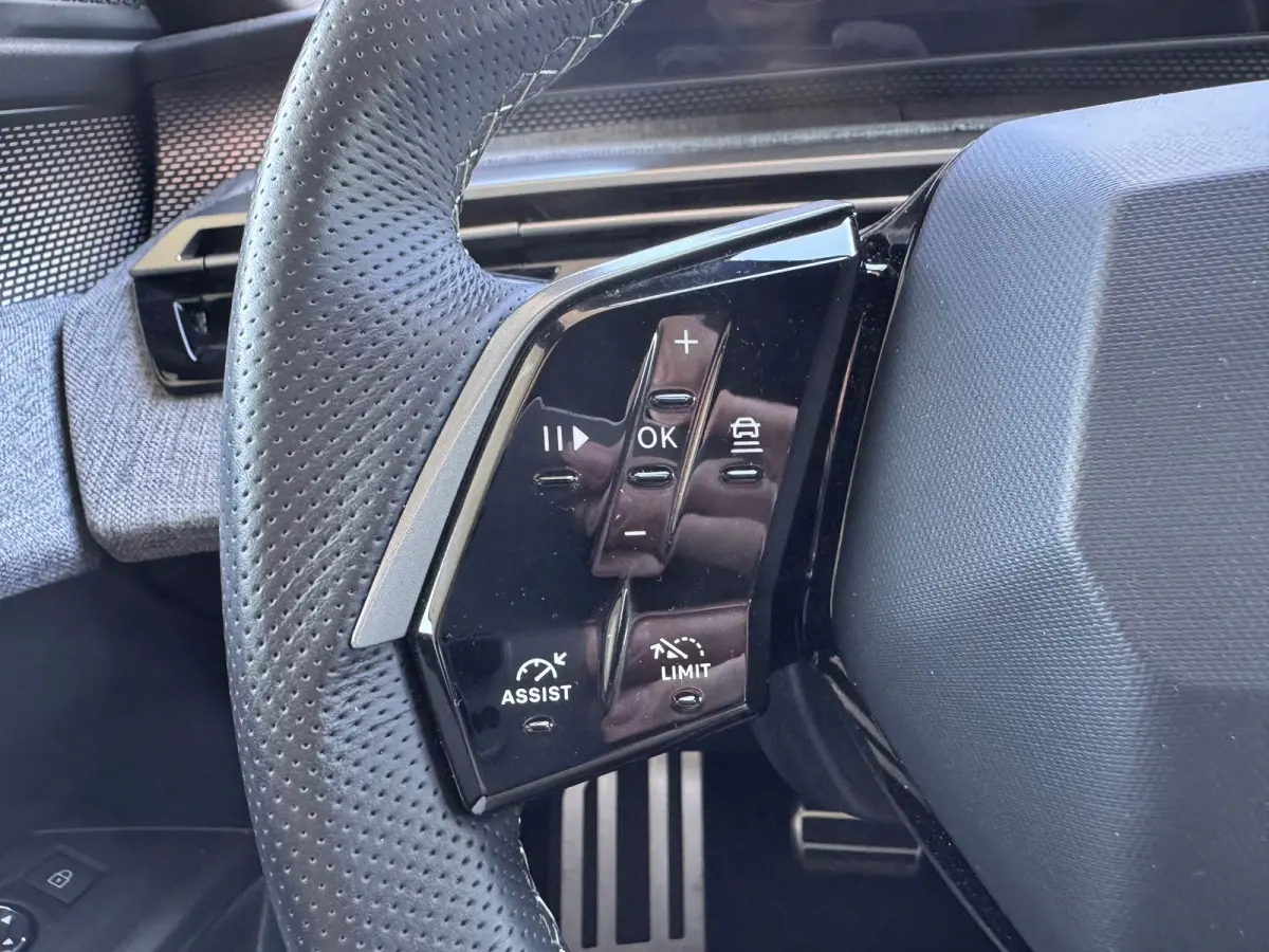 1.2 Hybrid 145PK GT Automaat | Stoel + Stuurverwarming | Camera | Elektrische Achterklep | Apple Carplay / Android Auto (Draadloos) | Navigatie | Sfeerverlichting | Keyless | | Cruise contro