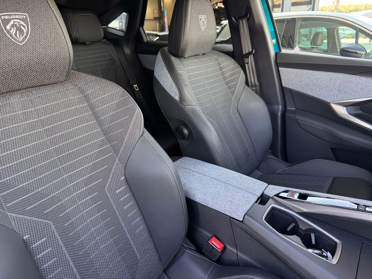 1.2 Hybrid 145PK GT Automaat | Stoel + Stuurverwarming | Camera | Elektrische Achterklep | Apple Carplay / Android Auto (Draadloos) | Navigatie | Sfeerverlichting | Keyless | | Cruise contro