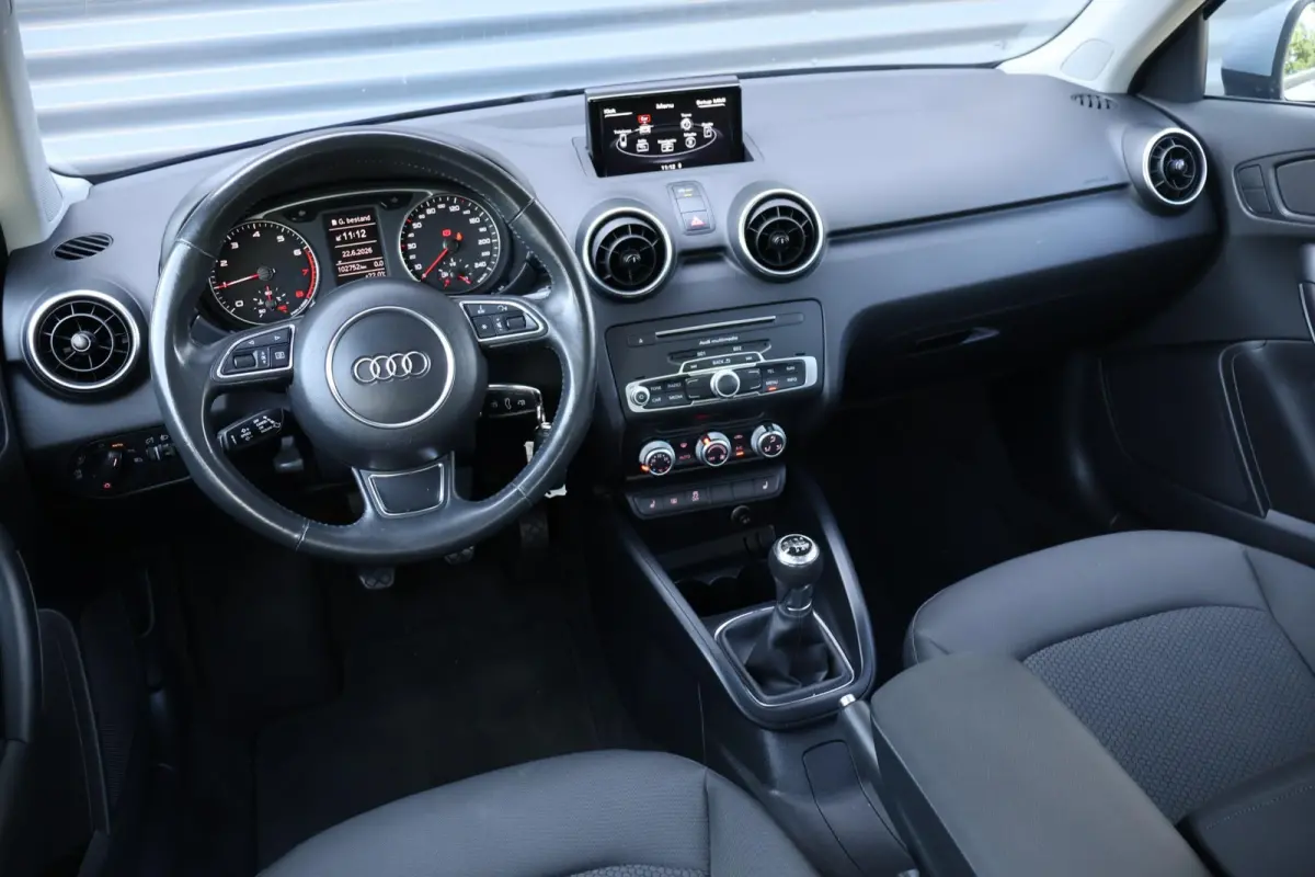 1.0 TFSI 95pk Advance Sport | Stoelverwarming | Trekhaak | Parkeersensoren Achter | Navigatie | Cruise Control | Sportstoelen