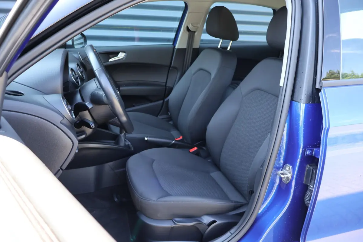 1.0 TFSI 95pk Advance Sport | Stoelverwarming | Trekhaak | Parkeersensoren Achter | Navigatie | Cruise Control | Sportstoelen