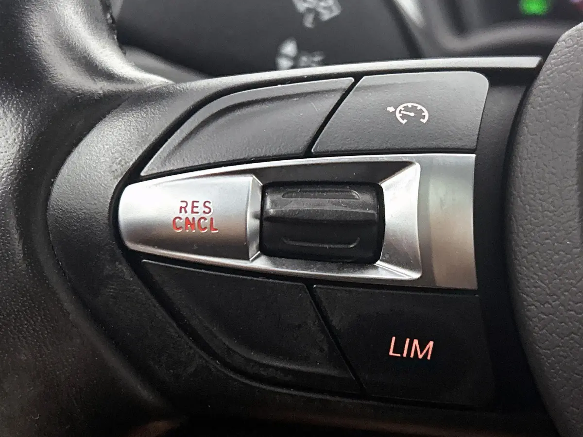 sDrive18i Executive Edition | PANORAMADAK | M-SPORT | HEAD UP DISPLAY | STOELVERWARMING | ELEKTRISCHE KOFFERKLEP | CLIMATE CONTROL | CRUISE CONTROL |