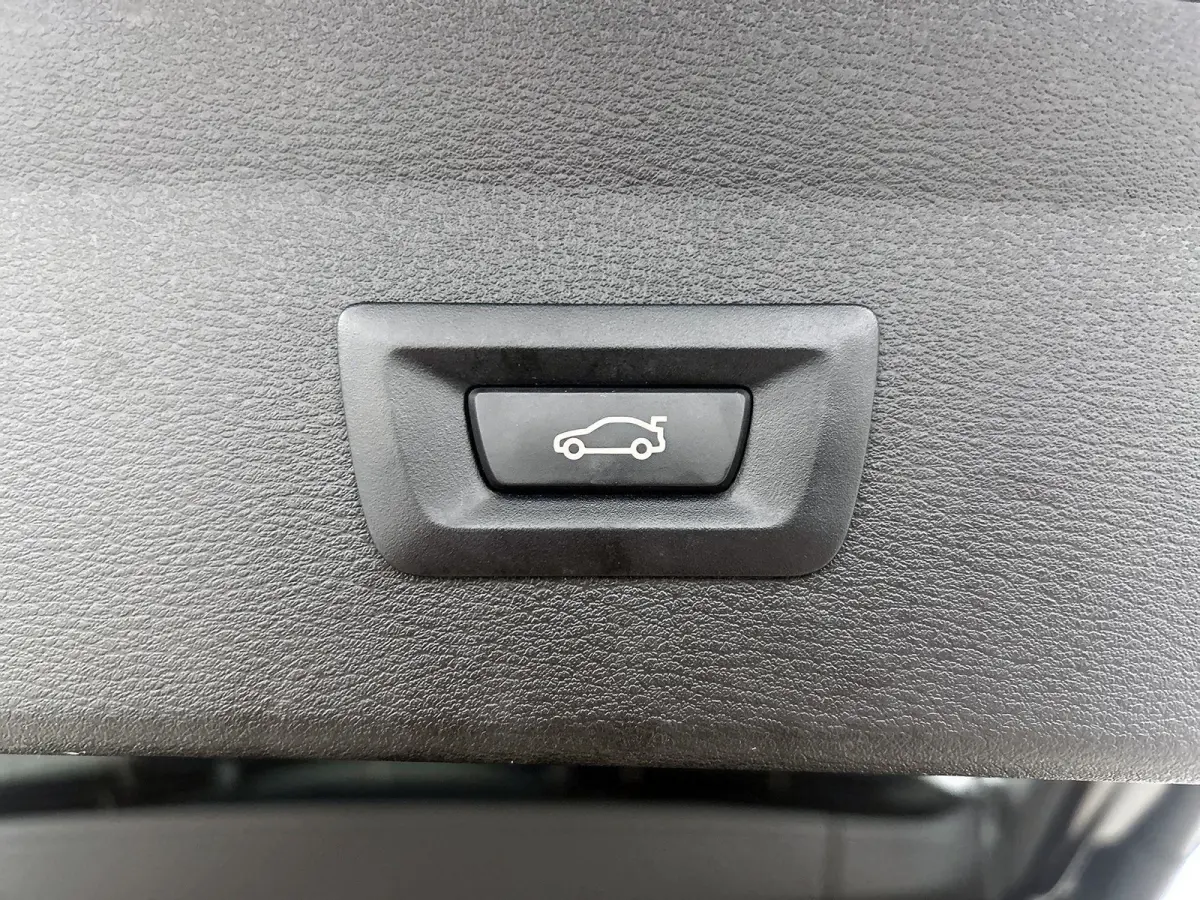 sDrive18i Executive Edition | PANORAMADAK | M-SPORT | HEAD UP DISPLAY | STOELVERWARMING | ELEKTRISCHE KOFFERKLEP | CLIMATE CONTROL | CRUISE CONTROL |