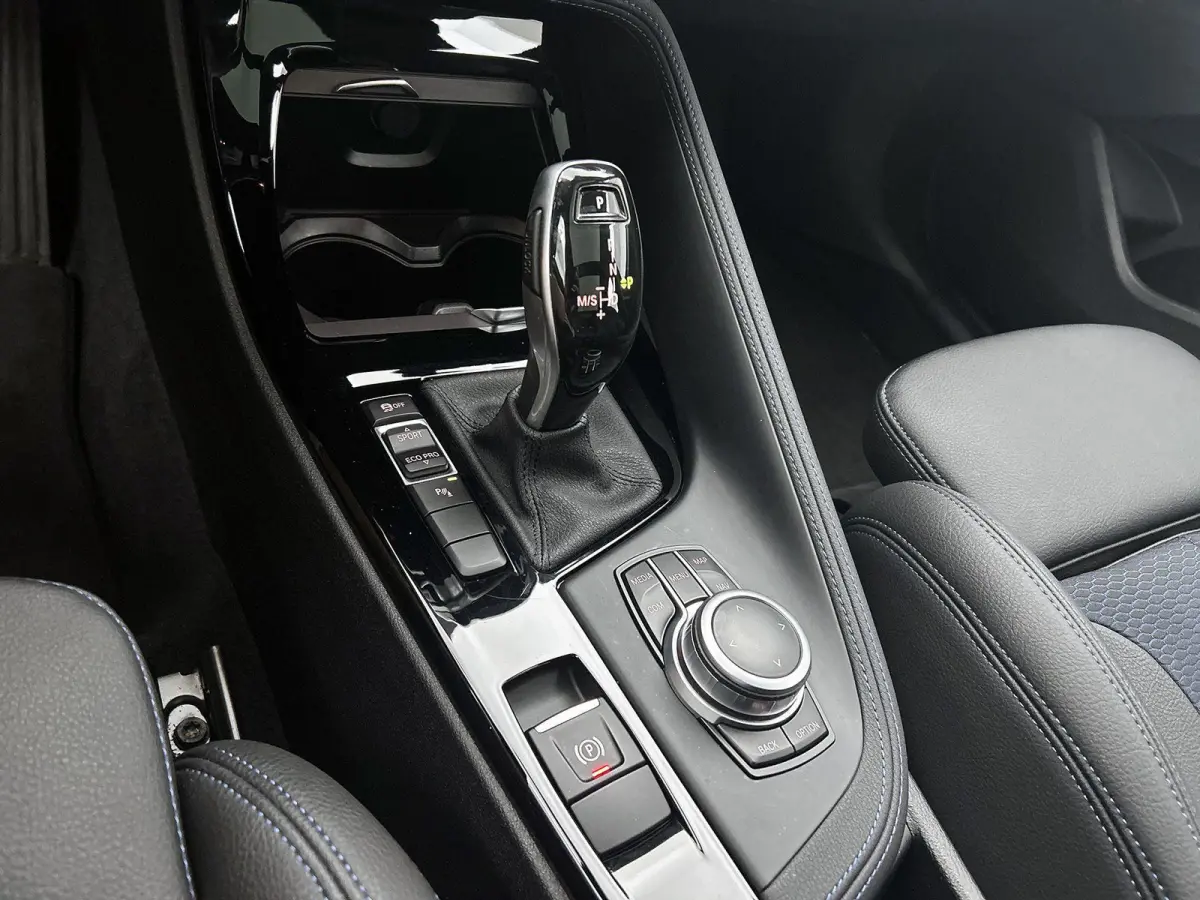 sDrive18i Executive Edition | PANORAMADAK | M-SPORT | HEAD UP DISPLAY | STOELVERWARMING | ELEKTRISCHE KOFFERKLEP | CLIMATE CONTROL | CRUISE CONTROL |