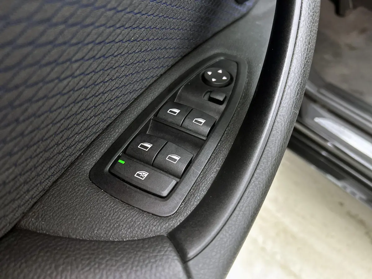 sDrive18i Executive Edition | PANORAMADAK | M-SPORT | HEAD UP DISPLAY | STOELVERWARMING | ELEKTRISCHE KOFFERKLEP | CLIMATE CONTROL | CRUISE CONTROL |