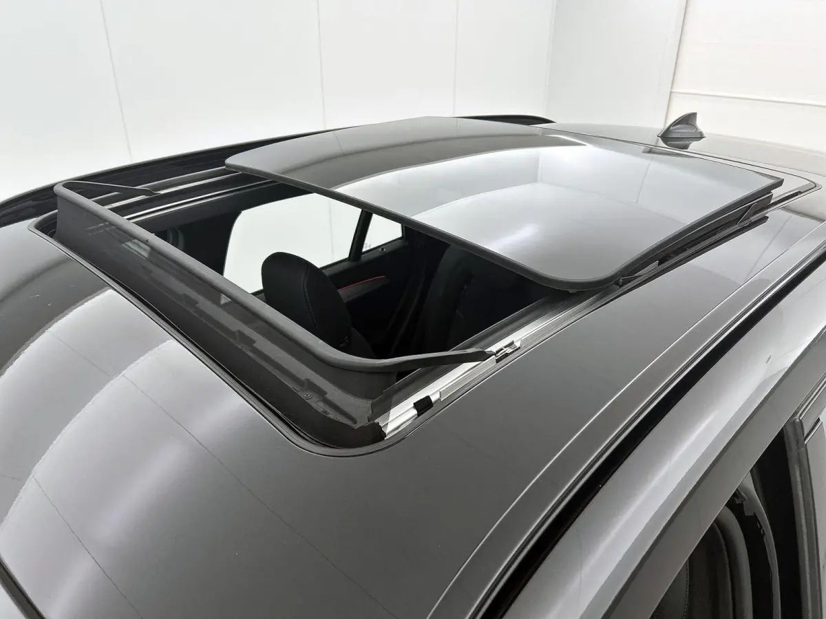 sDrive18i Executive Edition | PANORAMADAK | M-SPORT | HEAD UP DISPLAY | STOELVERWARMING | ELEKTRISCHE KOFFERKLEP | CLIMATE CONTROL | CRUISE CONTROL |