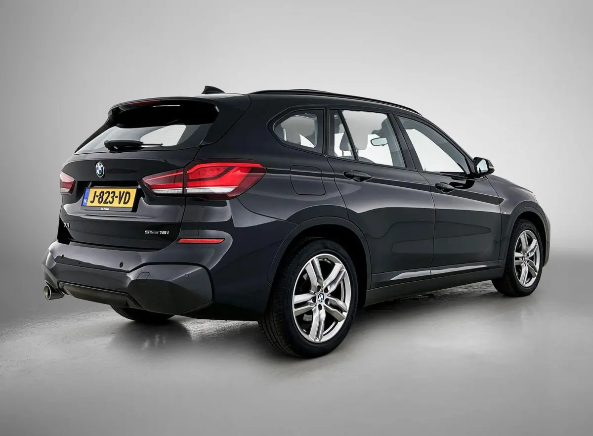 sDrive18i Executive Edition | PANORAMADAK | M-SPORT | HEAD UP DISPLAY | STOELVERWARMING | ELEKTRISCHE KOFFERKLEP | CLIMATE CONTROL | CRUISE CONTROL |