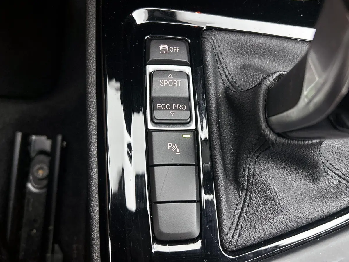 sDrive18i Executive Edition | PANORAMADAK | M-SPORT | HEAD UP DISPLAY | STOELVERWARMING | ELEKTRISCHE KOFFERKLEP | CLIMATE CONTROL | CRUISE CONTROL |