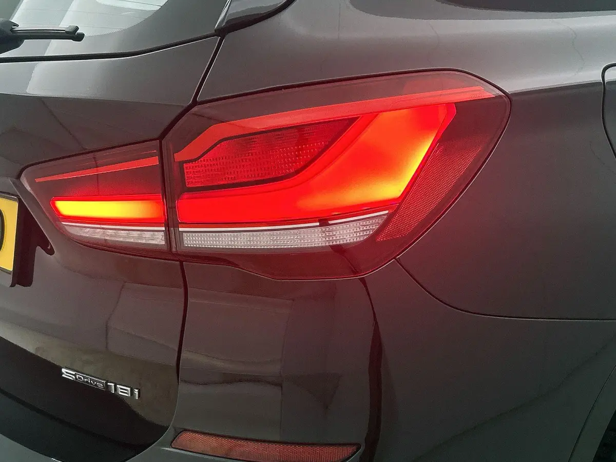 sDrive18i Executive Edition | PANORAMADAK | M-SPORT | HEAD UP DISPLAY | STOELVERWARMING | ELEKTRISCHE KOFFERKLEP | CLIMATE CONTROL | CRUISE CONTROL |