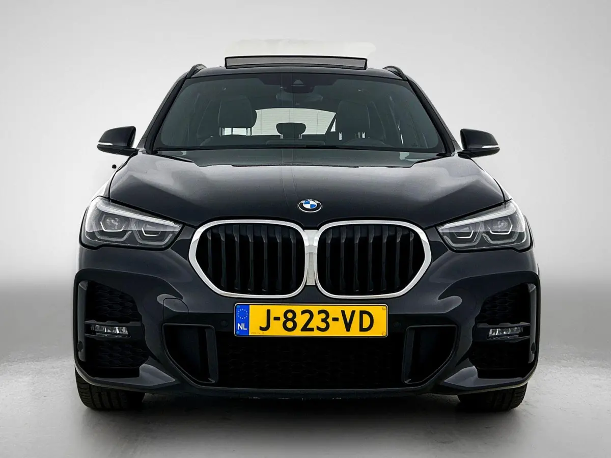 sDrive18i Executive Edition | PANORAMADAK | M-SPORT | HEAD UP DISPLAY | STOELVERWARMING | ELEKTRISCHE KOFFERKLEP | CLIMATE CONTROL | CRUISE CONTROL |