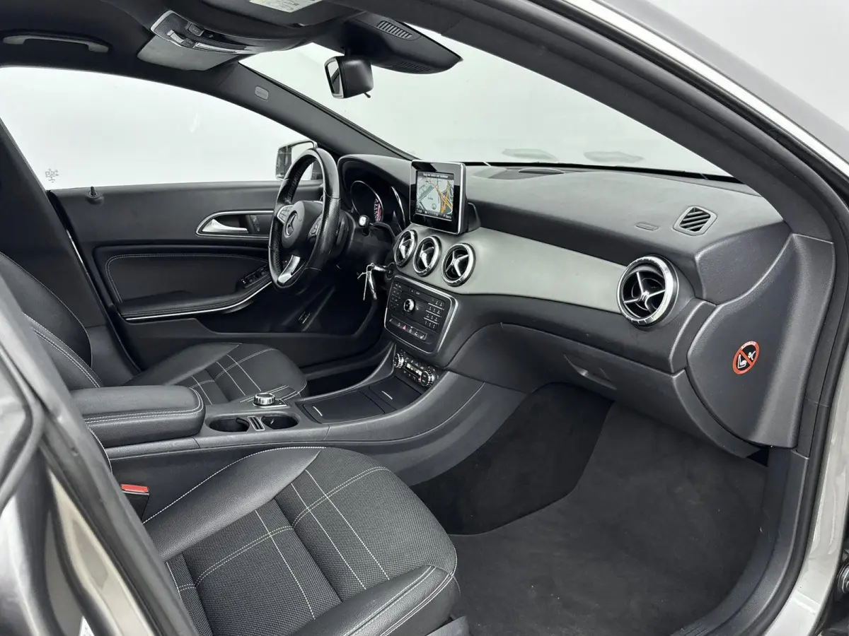 200 OrangeArt Edition | CAMERA | STOELVERWARMING |HALF-LEDER | CRUISE CONTROL | LMV | PARKEERSENSOREN |