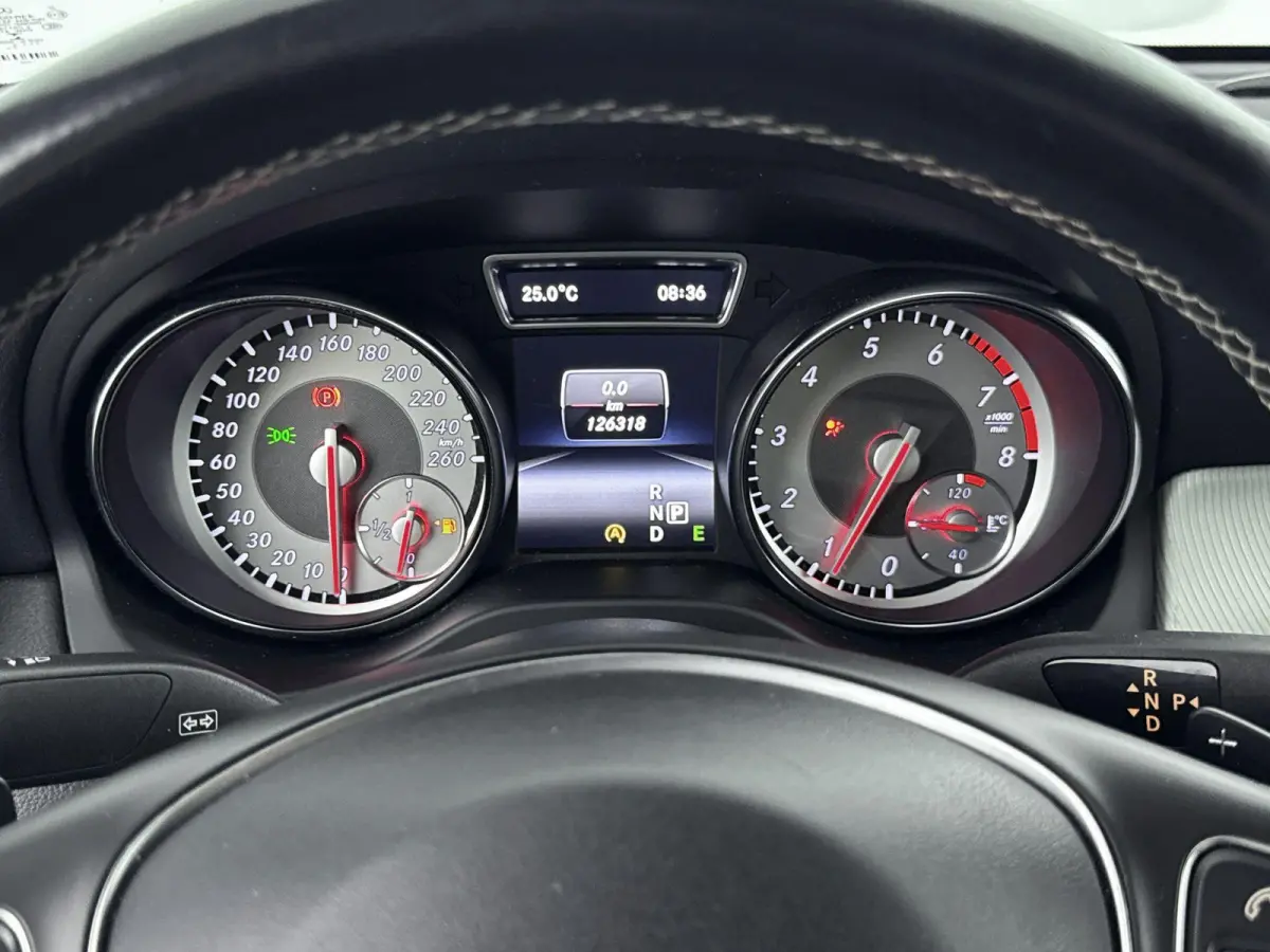 200 OrangeArt Edition | CAMERA | STOELVERWARMING |HALF-LEDER | CRUISE CONTROL | LMV | PARKEERSENSOREN |
