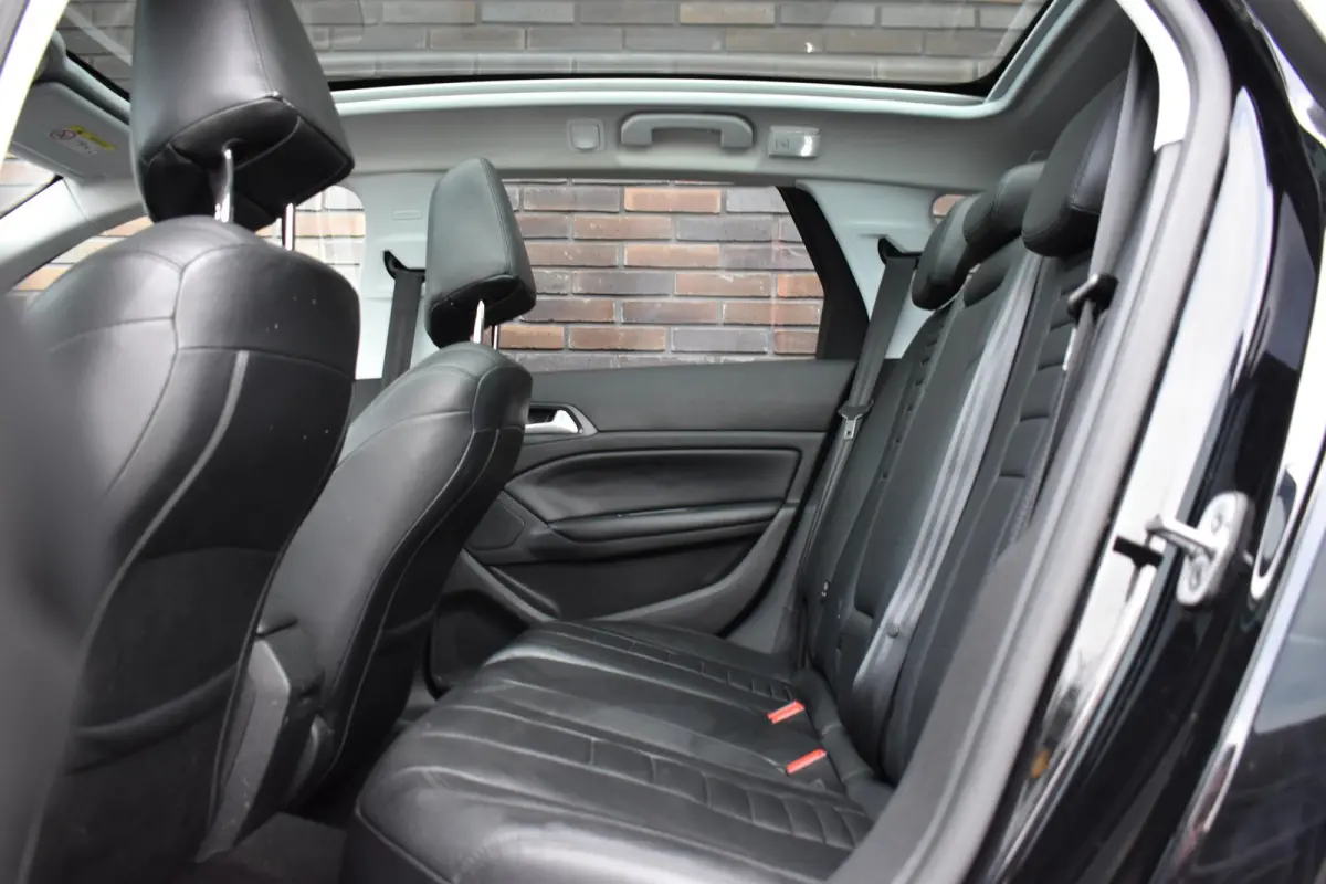 1.2 PureTech Blue Lease Premium