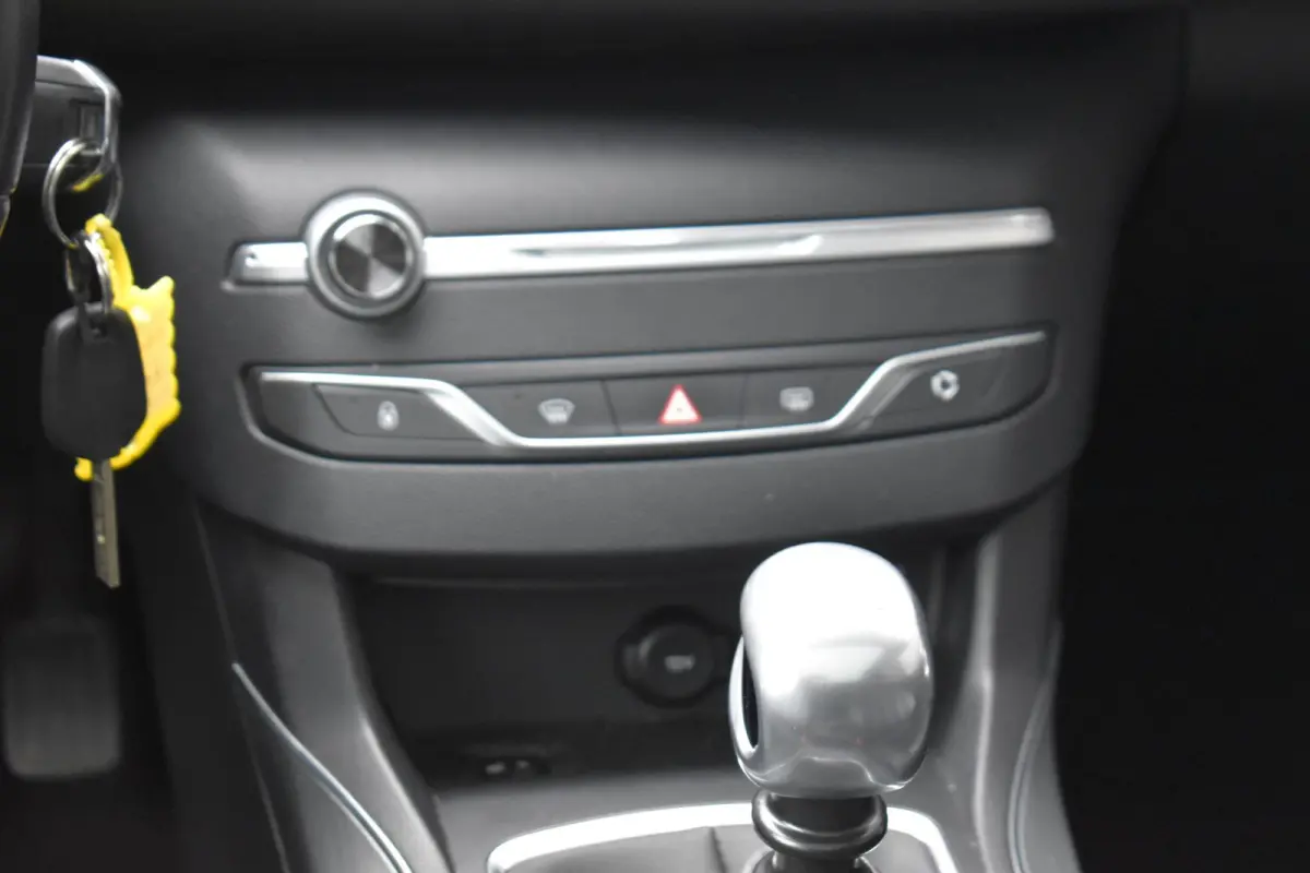 1.2 PureTech Blue Lease Premium